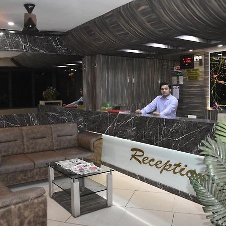 Midtown Hotel Ahmedabad Exterior foto
