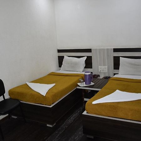 Midtown Hotel Ahmedabad Exterior foto