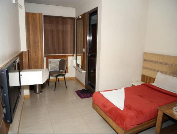 Midtown Hotel Ahmedabad Exterior foto