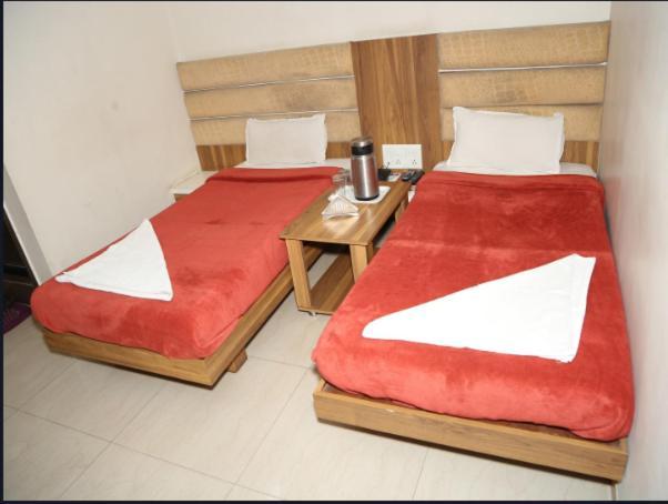 Midtown Hotel Ahmedabad Exterior foto