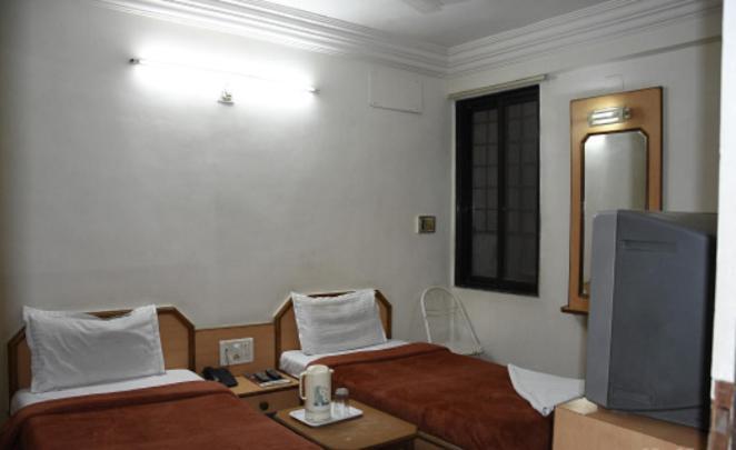 Midtown Hotel Ahmedabad Exterior foto