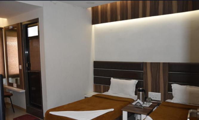 Midtown Hotel Ahmedabad Exterior foto